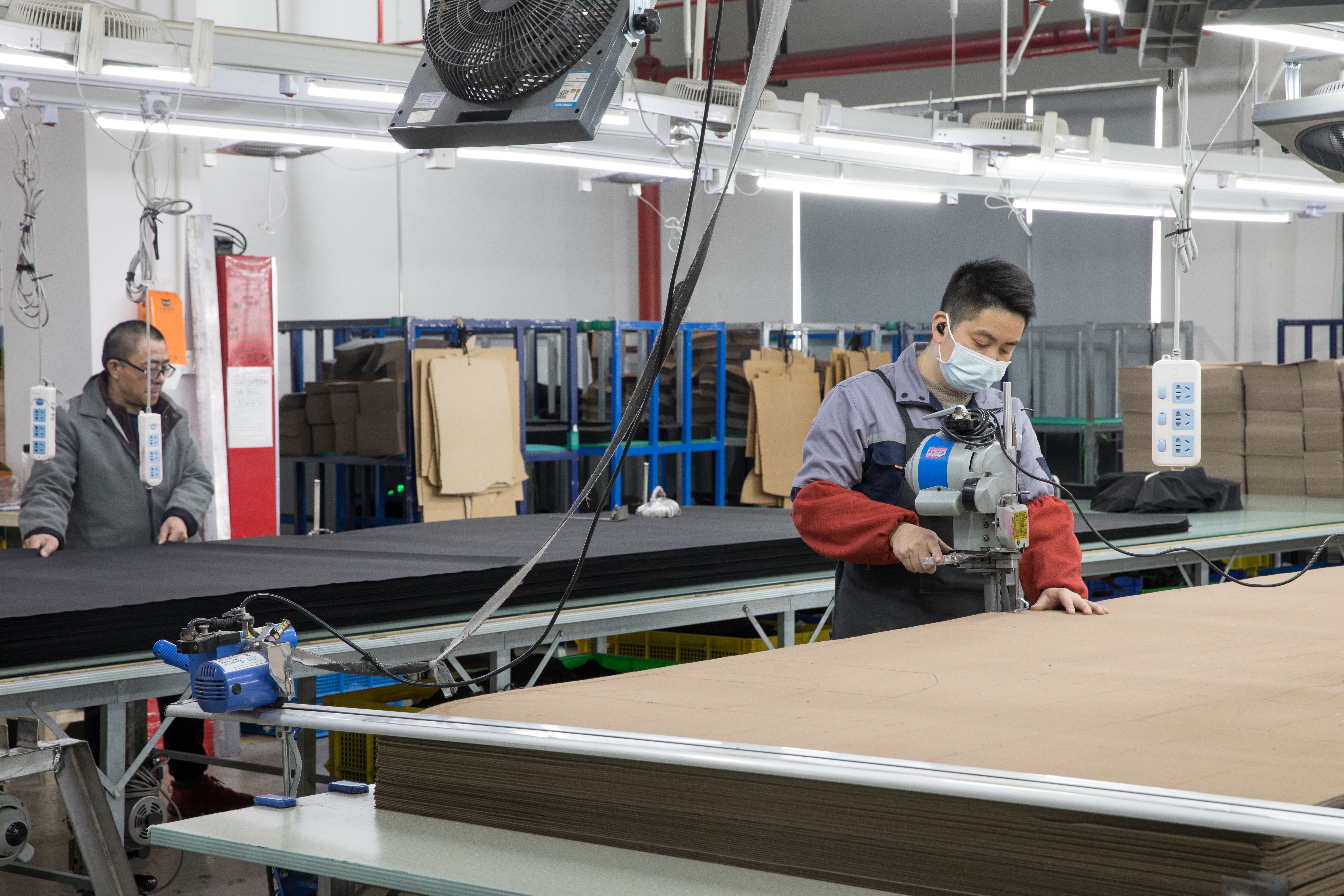 Precision cover
material cutting for
recliner
