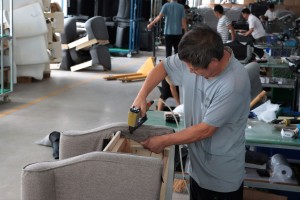 Manual upholstery fitting for recliner
